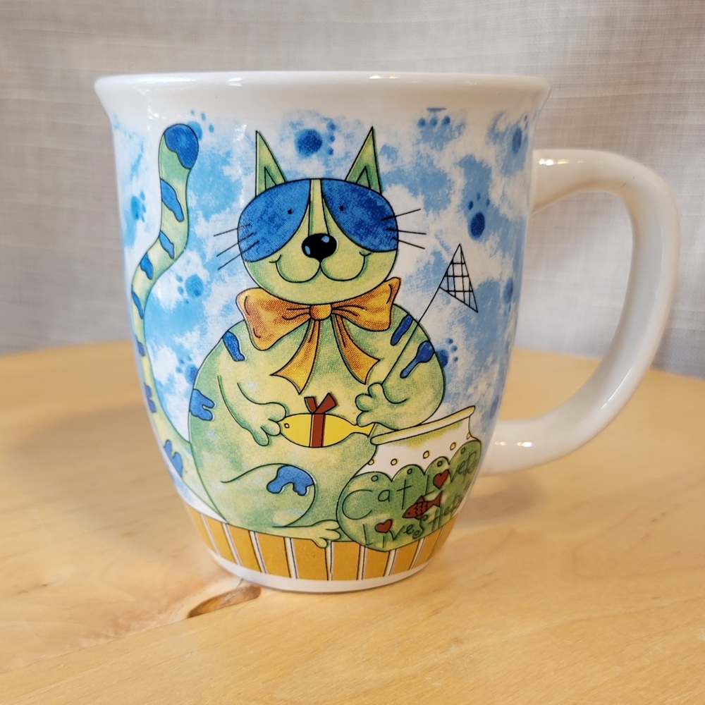 Gibson Everyday "Cat Lover Lives Here" Coffee Mug featuring Whimsical Cat